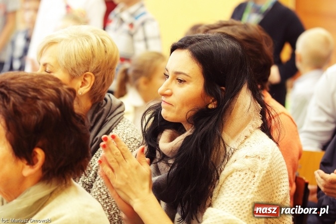 Zdjęcie w galerii na portalu naszraciborz.pl: Pierwszokolasiści SP 13 dołączyli do grona świetlików  wiadomości z regionu