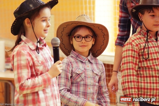 Zdjęcie w galerii na portalu naszraciborz.pl: Pierwszokolasiści SP 13 dołączyli do grona świetlików  wiadomości z regionu