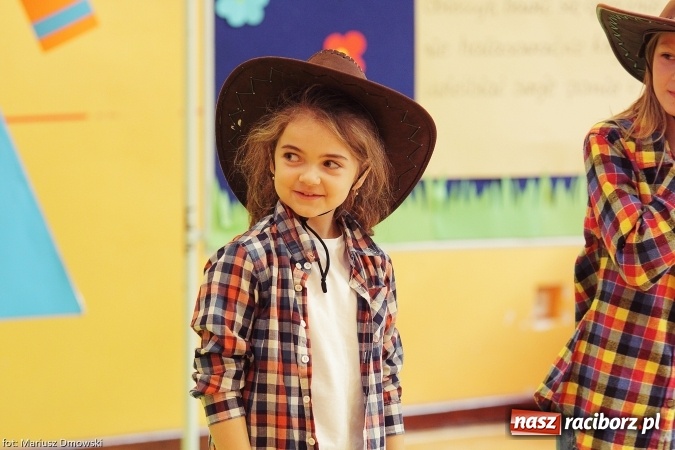 Zdjęcie w galerii na portalu naszraciborz.pl: Pierwszokolasiści SP 13 dołączyli do grona świetlików  wiadomości z regionu