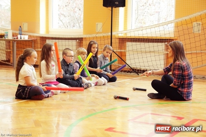 Zdjęcie w galerii na portalu naszraciborz.pl: Pierwszokolasiści SP 13 dołączyli do grona świetlików  wiadomości z regionu