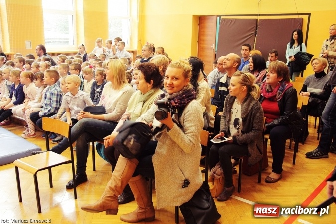 Zdjęcie w galerii na portalu naszraciborz.pl: Pierwszokolasiści SP 13 dołączyli do grona świetlików  wiadomości z regionu