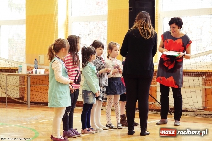 Zdjęcie w galerii na portalu naszraciborz.pl: Pierwszokolasiści SP 13 dołączyli do grona świetlików  wiadomości z regionu