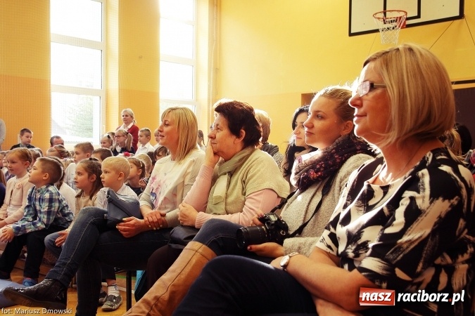 Zdjęcie w galerii na portalu naszraciborz.pl: Pierwszokolasiści SP 13 dołączyli do grona świetlików  wiadomości z regionu