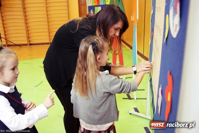 Zdjęcie w galerii na portalu naszraciborz.pl: Pierwszokolasiści SP 13 dołączyli do grona świetlików  wiadomości z regionu