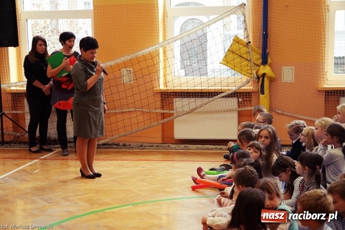 Zdjęcie w galerii na portalu naszraciborz.pl: Pierwszokolasiści SP 13 dołączyli do grona świetlików  wiadomości z regionu