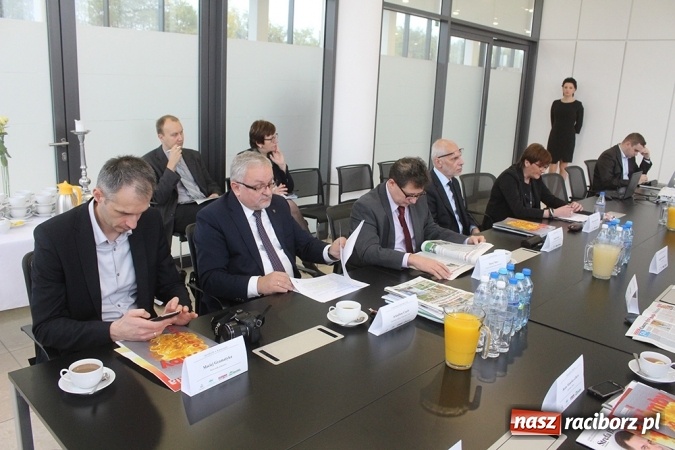 Zdjęcie w galerii na portalu naszraciborz.pl: Debata na temat rozbrajania bomb ekologicznych  wiadomości z regionu