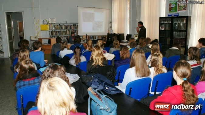 Zdjęcie w galerii na portalu naszraciborz.pl: Ekolekcja w bibliotece na Rynku wiadomości z regionu