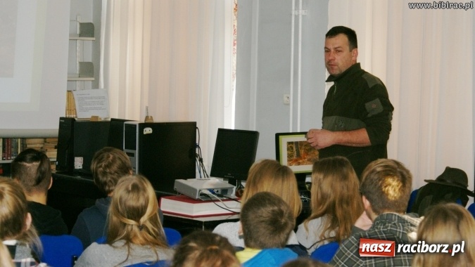 Zdjęcie w galerii na portalu naszraciborz.pl: Ekolekcja w bibliotece na Rynku wiadomości z regionu