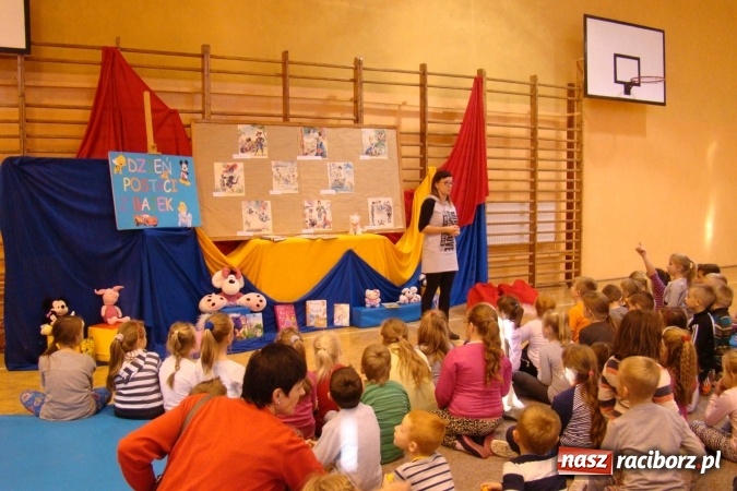 Zdjęcie w galerii na portalu naszraciborz.pl: Uczniowie Szkoły Podstawowej w Krzanowicach w Krainie Bajek wiadomości z regionu