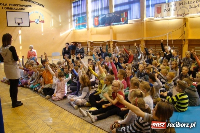 Zdjęcie w galerii na portalu naszraciborz.pl: Uczniowie Szkoły Podstawowej w Krzanowicach w Krainie Bajek wiadomości z regionu