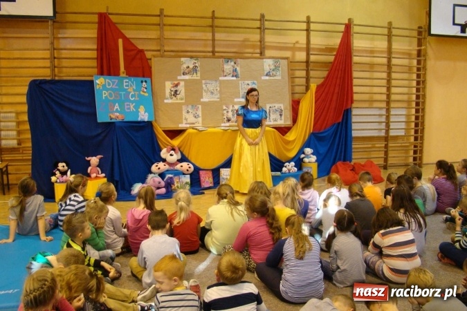 Zdjęcie w galerii na portalu naszraciborz.pl: Uczniowie Szkoły Podstawowej w Krzanowicach w Krainie Bajek wiadomości z regionu