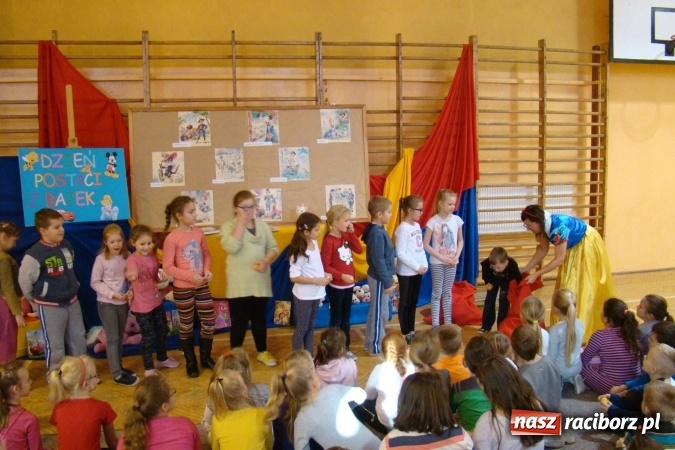 Zdjęcie w galerii na portalu naszraciborz.pl: Uczniowie Szkoły Podstawowej w Krzanowicach w Krainie Bajek wiadomości z regionu