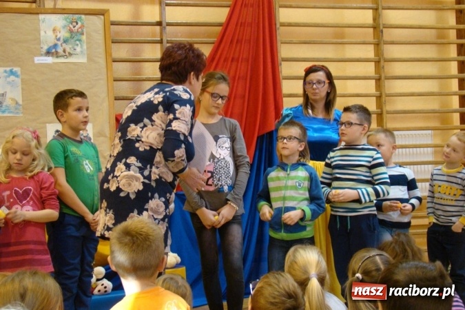 Zdjęcie w galerii na portalu naszraciborz.pl: Uczniowie Szkoły Podstawowej w Krzanowicach w Krainie Bajek wiadomości z regionu