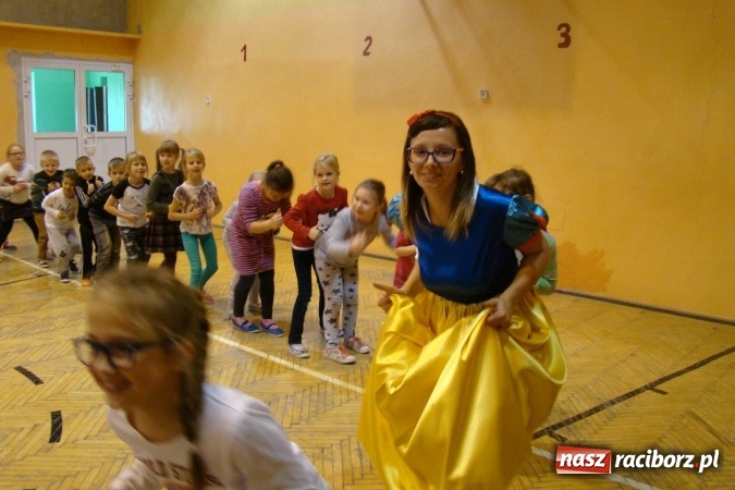 Zdjęcie w galerii na portalu naszraciborz.pl: Uczniowie Szkoły Podstawowej w Krzanowicach w Krainie Bajek wiadomości z regionu