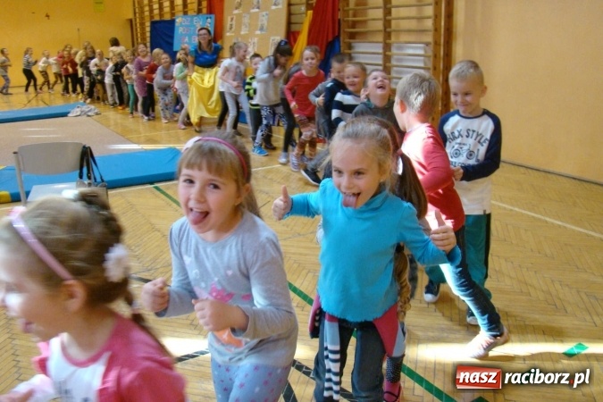 Zdjęcie w galerii na portalu naszraciborz.pl: Uczniowie Szkoły Podstawowej w Krzanowicach w Krainie Bajek wiadomości z regionu