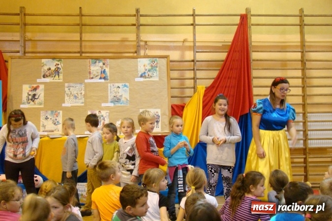 Zdjęcie w galerii na portalu naszraciborz.pl: Uczniowie Szkoły Podstawowej w Krzanowicach w Krainie Bajek wiadomości z regionu