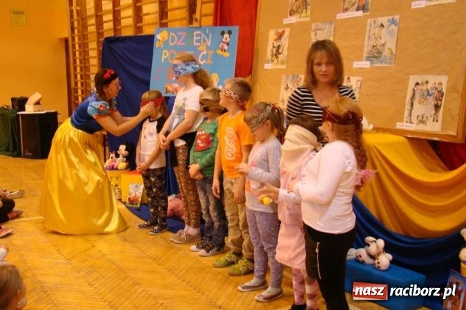 Zdjęcie w galerii na portalu naszraciborz.pl: Uczniowie Szkoły Podstawowej w Krzanowicach w Krainie Bajek wiadomości z regionu