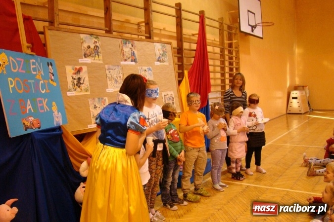 Zdjęcie w galerii na portalu naszraciborz.pl: Uczniowie Szkoły Podstawowej w Krzanowicach w Krainie Bajek wiadomości z regionu