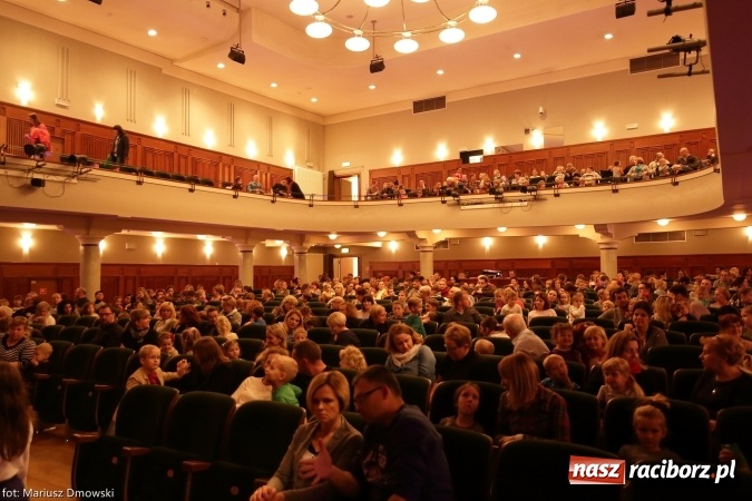 Zdjęcie w galerii na portalu naszraciborz.pl: Jaś i Małgosia w RCK przy pełnej widowni wiadomości z regionu