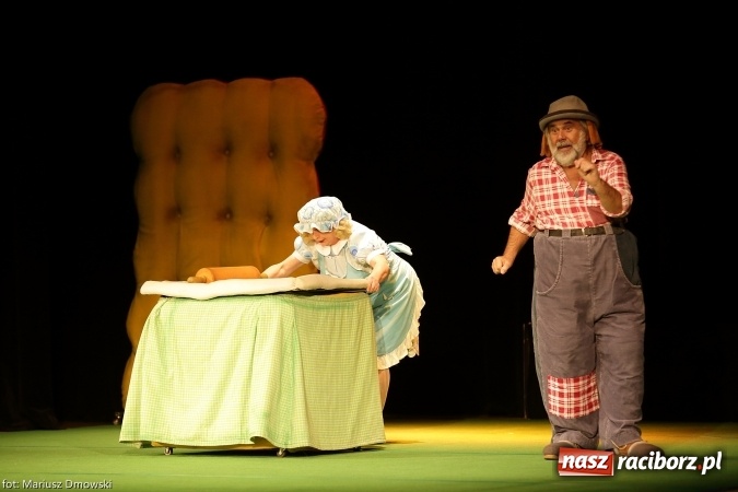 Zdjęcie w galerii na portalu naszraciborz.pl: Jaś i Małgosia w RCK przy pełnej widowni wiadomości z regionu