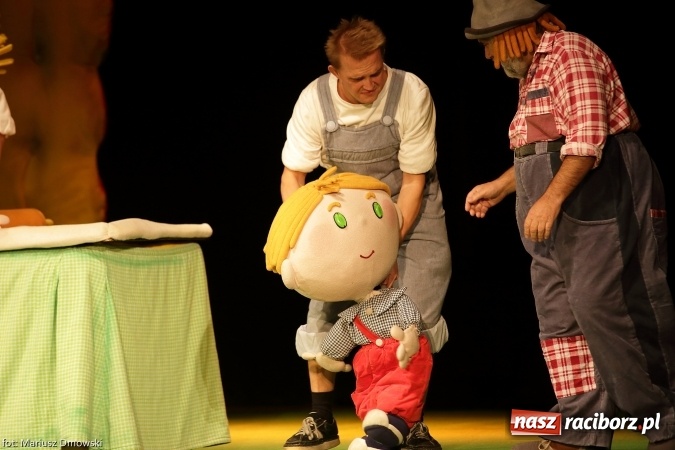 Zdjęcie w galerii na portalu naszraciborz.pl: Jaś i Małgosia w RCK przy pełnej widowni wiadomości z regionu