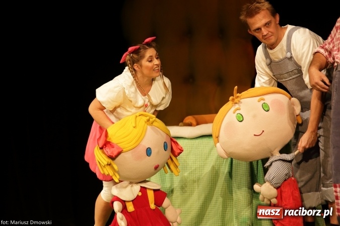 Zdjęcie w galerii na portalu naszraciborz.pl: Jaś i Małgosia w RCK przy pełnej widowni wiadomości z regionu