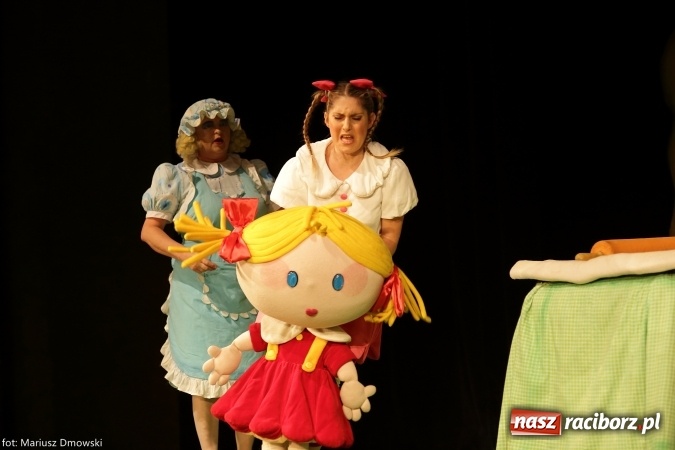 Zdjęcie w galerii na portalu naszraciborz.pl: Jaś i Małgosia w RCK przy pełnej widowni wiadomości z regionu