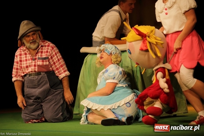 Zdjęcie w galerii na portalu naszraciborz.pl: Jaś i Małgosia w RCK przy pełnej widowni wiadomości z regionu