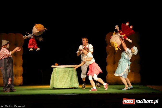 Zdjęcie w galerii na portalu naszraciborz.pl: Jaś i Małgosia w RCK przy pełnej widowni wiadomości z regionu