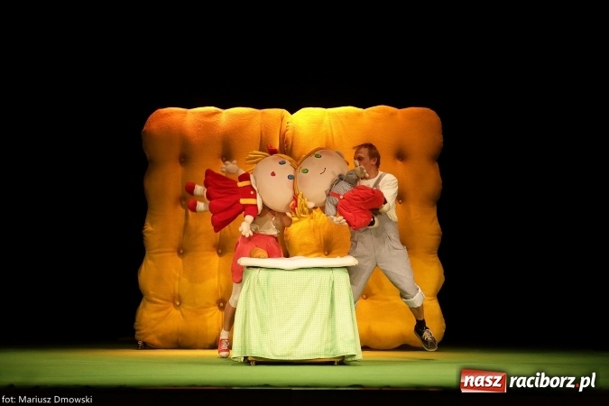 Zdjęcie w galerii na portalu naszraciborz.pl: Jaś i Małgosia w RCK przy pełnej widowni wiadomości z regionu