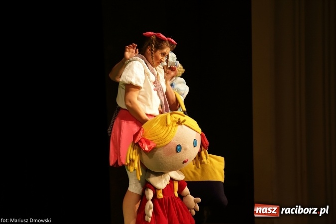 Zdjęcie w galerii na portalu naszraciborz.pl: Jaś i Małgosia w RCK przy pełnej widowni wiadomości z regionu