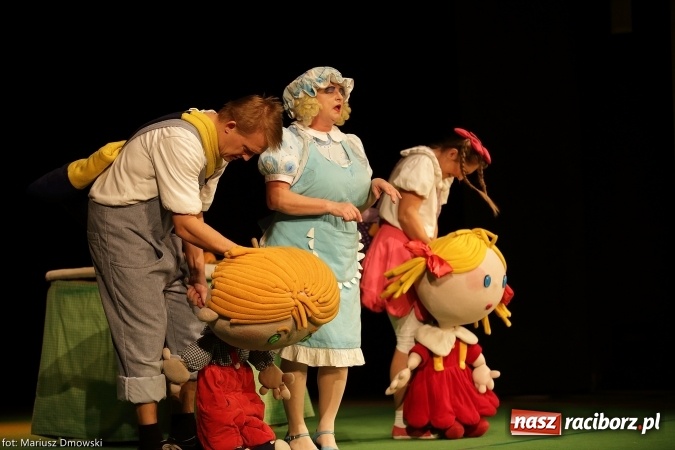 Zdjęcie w galerii na portalu naszraciborz.pl: Jaś i Małgosia w RCK przy pełnej widowni wiadomości z regionu