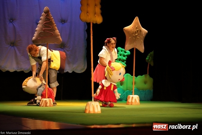 Zdjęcie w galerii na portalu naszraciborz.pl: Jaś i Małgosia w RCK przy pełnej widowni wiadomości z regionu