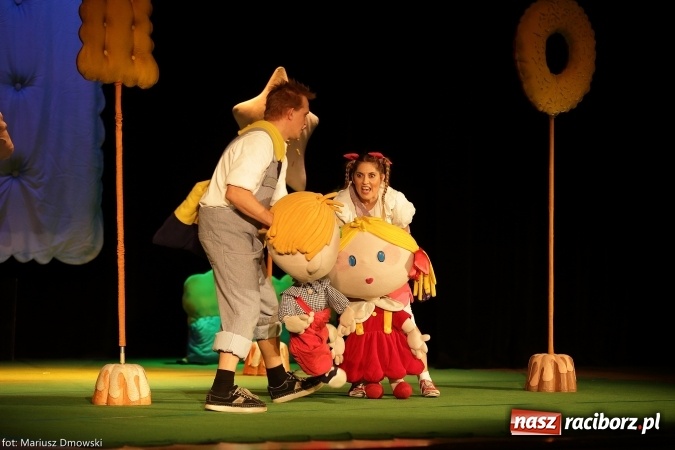 Zdjęcie w galerii na portalu naszraciborz.pl: Jaś i Małgosia w RCK przy pełnej widowni wiadomości z regionu