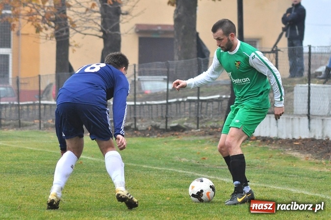 Zdjęcie w galerii na portalu naszraciborz.pl: Gol w doliczonym czasie dał trzy punkty Rudom wiadomości z regionu