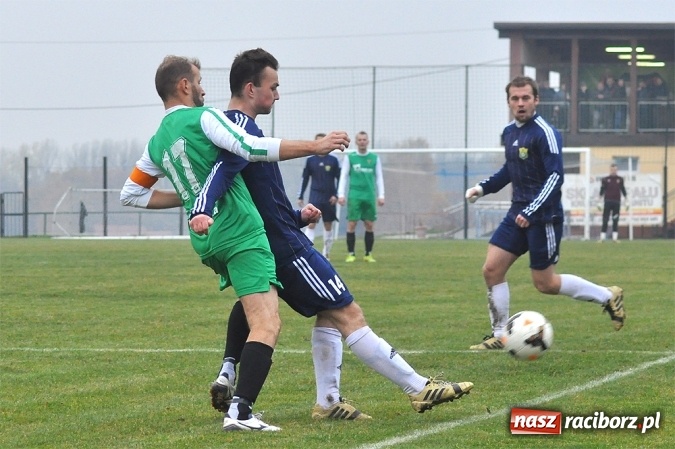 Zdjęcie w galerii na portalu naszraciborz.pl: Gol w doliczonym czasie dał trzy punkty Rudom wiadomości z regionu