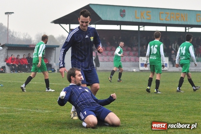 Zdjęcie w galerii na portalu naszraciborz.pl: Gol w doliczonym czasie dał trzy punkty Rudom wiadomości z regionu