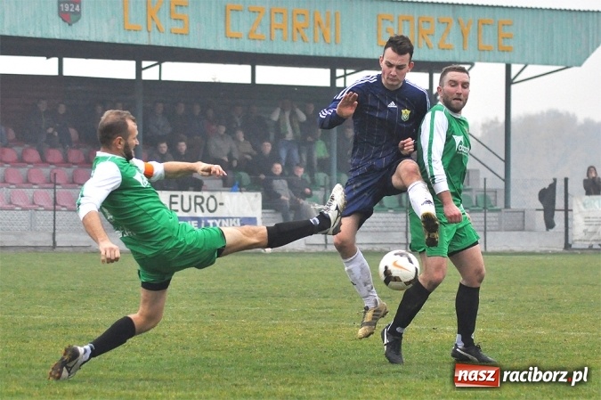 Zdjęcie w galerii na portalu naszraciborz.pl: Gol w doliczonym czasie dał trzy punkty Rudom wiadomości z regionu
