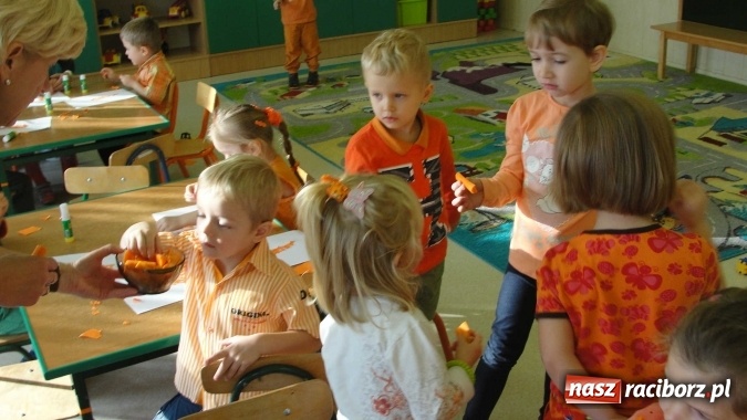 Zdjęcie w galerii na portalu naszraciborz.pl: Dzień Marchewki w Przedszkolu nr 26 wiadomości z regionu