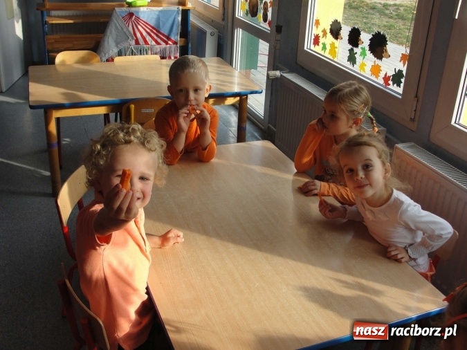 Zdjęcie w galerii na portalu naszraciborz.pl: Dzień Marchewki w Przedszkolu nr 26 wiadomości z regionu