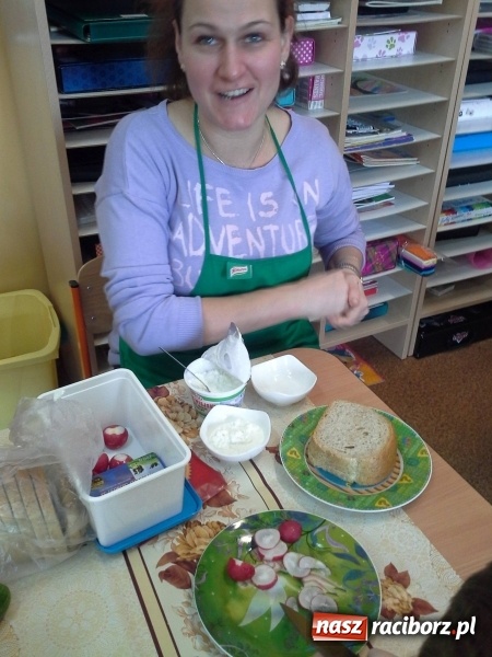 Zdjęcie w galerii na portalu naszraciborz.pl: Moc śniadania w SP-4 wiadomości z regionu