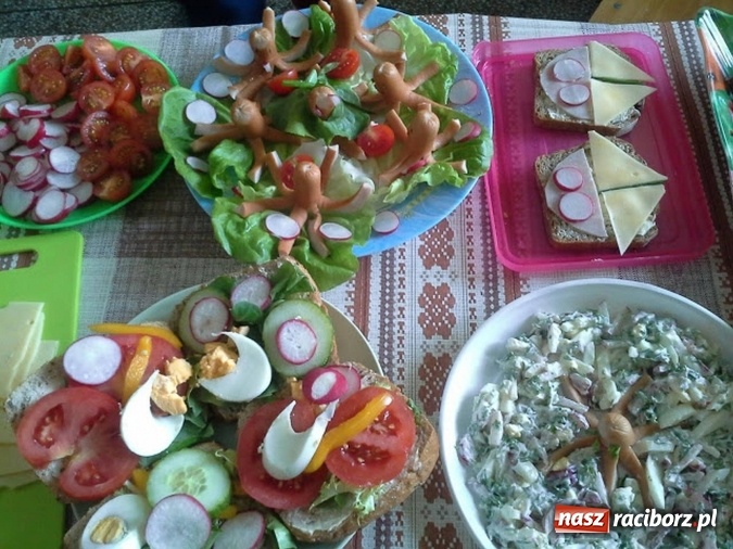 Zdjęcie w galerii na portalu naszraciborz.pl: Moc śniadania w SP-4 wiadomości z regionu