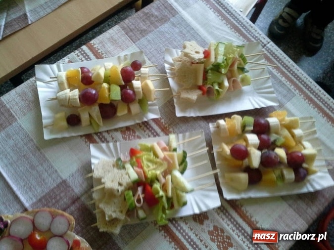 Zdjęcie w galerii na portalu naszraciborz.pl: Moc śniadania w SP-4 wiadomości z regionu