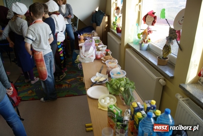 Zdjęcie w galerii na portalu naszraciborz.pl: Uczniowie ZSP 4 wiedzą, że śniadanie daje moc!  wiadomości z regionu