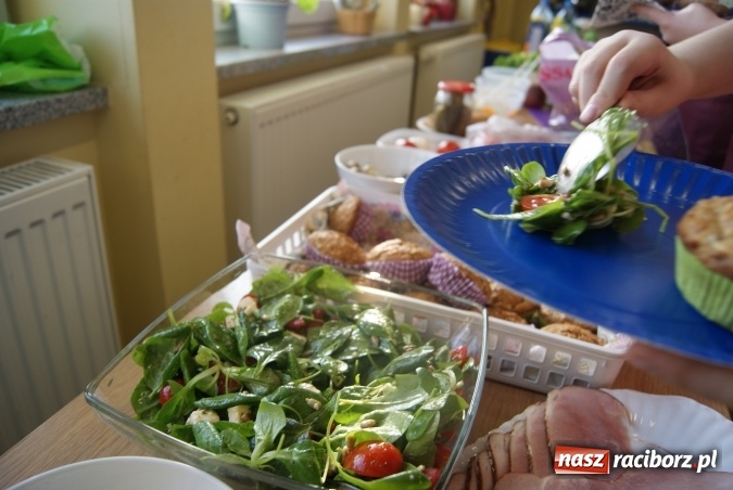 Zdjęcie w galerii na portalu naszraciborz.pl: Uczniowie ZSP 4 wiedzą, że śniadanie daje moc!  wiadomości z regionu