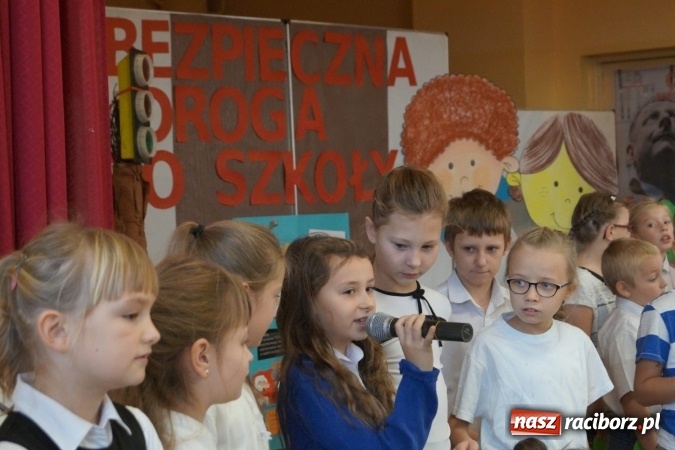 Zdjęcie w galerii na portalu naszraciborz.pl: Dzieci z Nędzy będą bezpieczniejsze - dostały z Gminy kamizelki  wiadomości z regionu