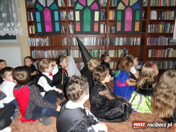 Zdjęcie w galerii na portalu naszraciborz.pl: Strachy na lachy w bibliotece w Markowicach  wiadomości z regionu
