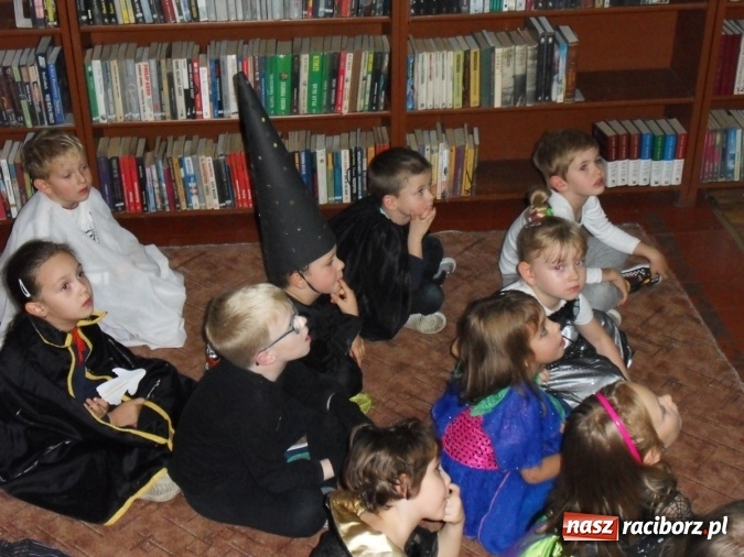 Zdjęcie w galerii na portalu naszraciborz.pl: Strachy na lachy w bibliotece w Markowicach  wiadomości z regionu