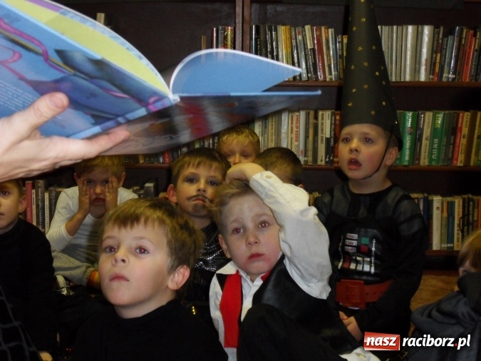 Zdjęcie w galerii na portalu naszraciborz.pl: Strachy na lachy w bibliotece w Markowicach  wiadomości z regionu