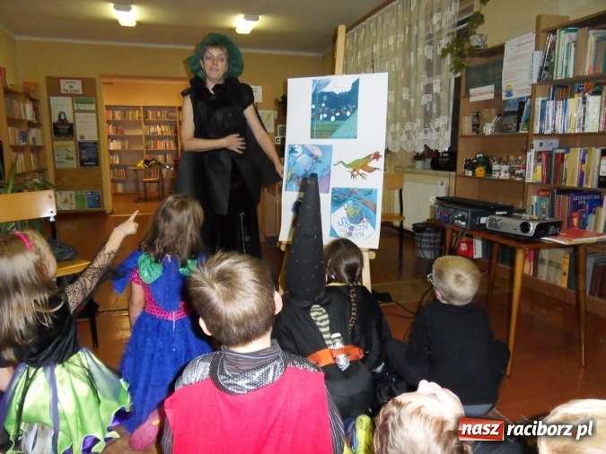 Zdjęcie w galerii na portalu naszraciborz.pl: Strachy na lachy w bibliotece w Markowicach  wiadomości z regionu